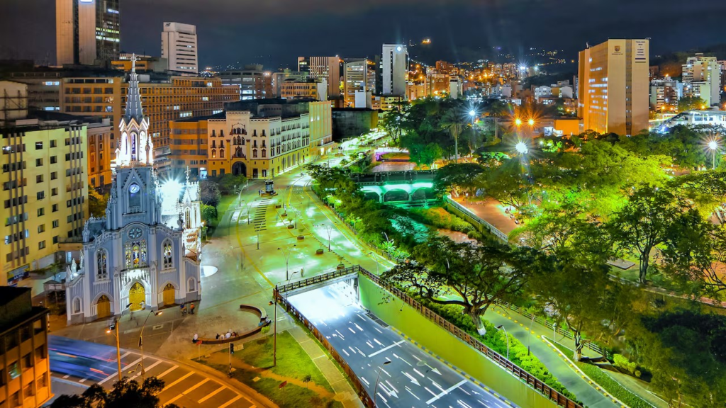 Descubriendo el Edificio Torre Aristi: 2 lugares Bulevar del Río y Parque de los Poetas